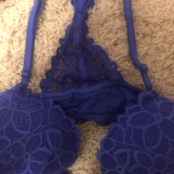4 Victoria’s Secret Bras - Picture 4 of 8